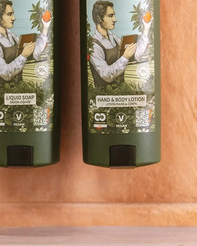 Dozatorul cu pompă SHAPE de la ADA Cosmetics